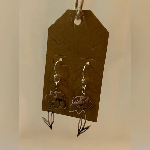 Elegant Floral Silver Tone Earrings - Picture 3 of 7